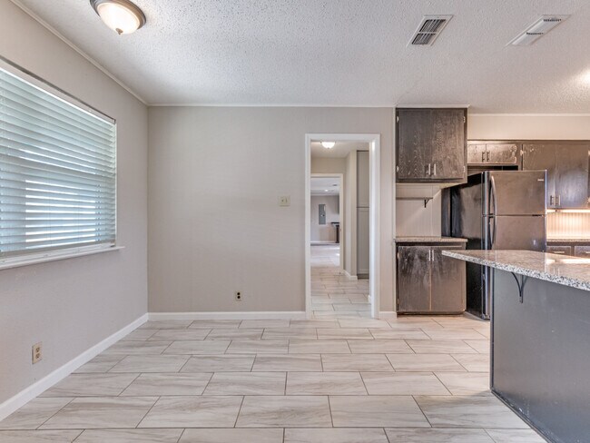 Building Photo - 7335 Reed Rd