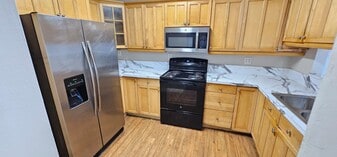 Building Photo - 3400 Foxcroft Rd