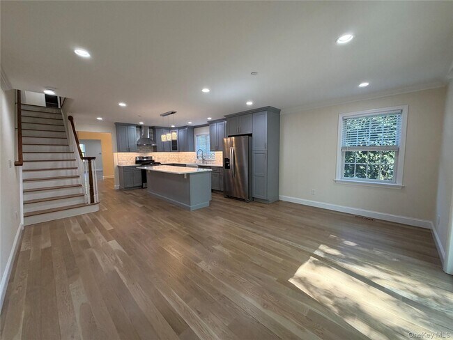 Building Photo - 94 Thatcher Ave
