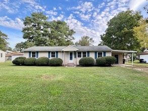 Building Photo - Inviting 3 Bed, 2 Bath Ranch