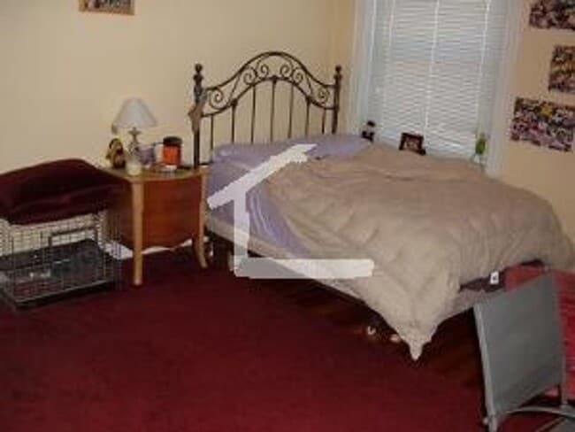 Building Photo - Great 4 Bed Perfect for BU