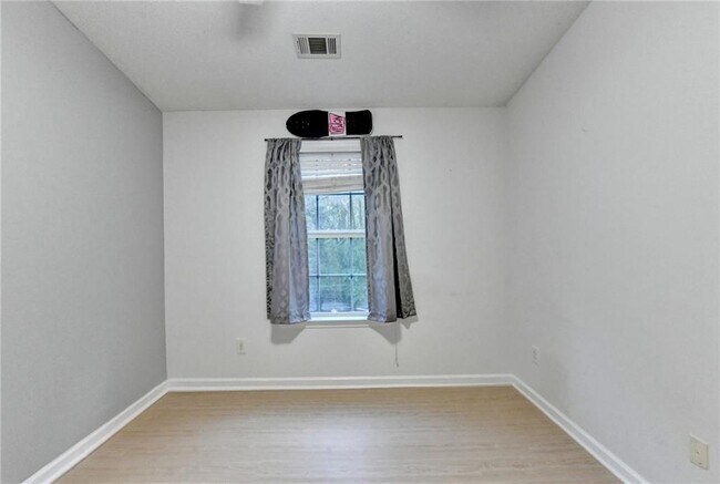 Building Photo - 229 Riverstone Commons Cir