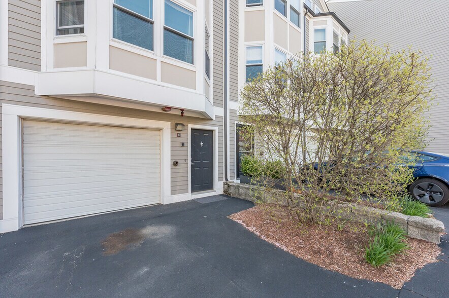 Building Photo - 316 Rindge Ave