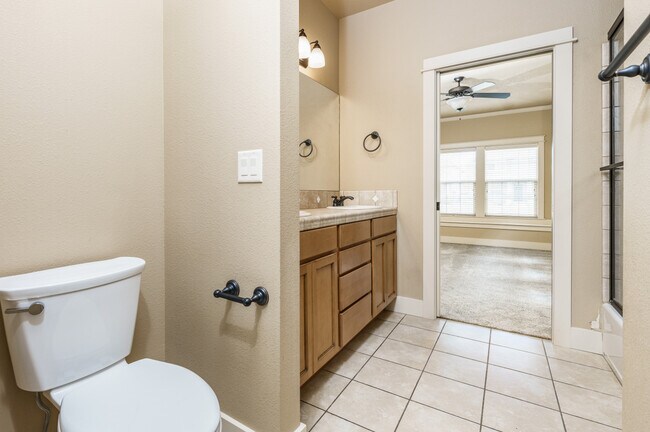 Building Photo - 994 E Winding Creek Dr