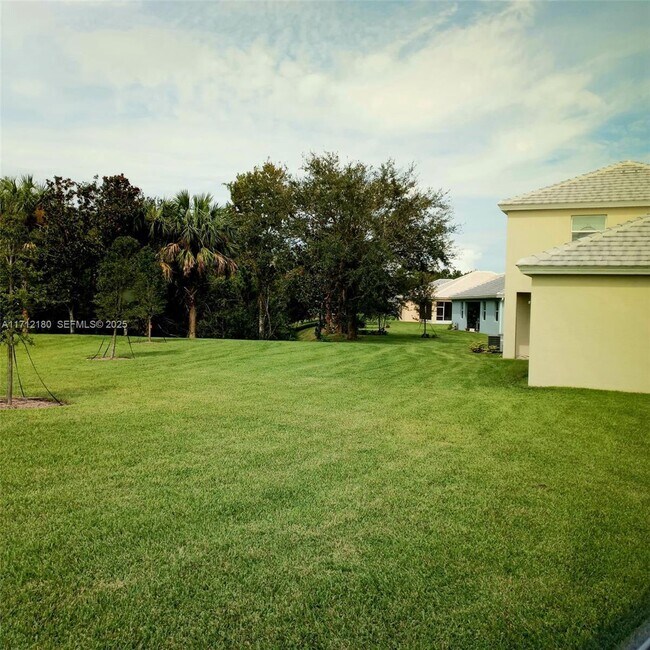 Building Photo - 6555 Barbados Ct