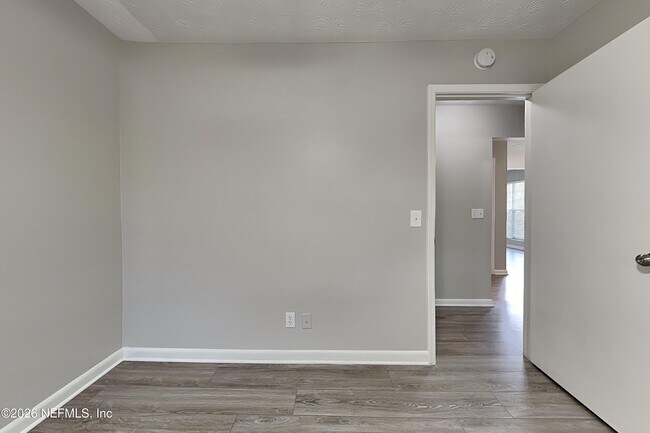 Building Photo - 671 Custer Cir