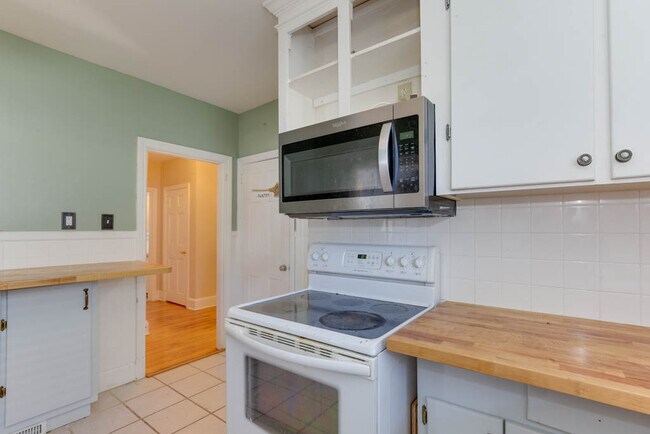 Building Photo - 407 Russell St