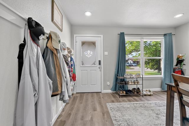 Building Photo - 324 N Shore Pl