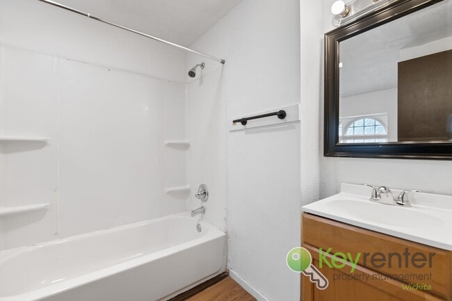 Building Photo - 3 Bedroom 1 Bath for rent | Seneca and McC...
