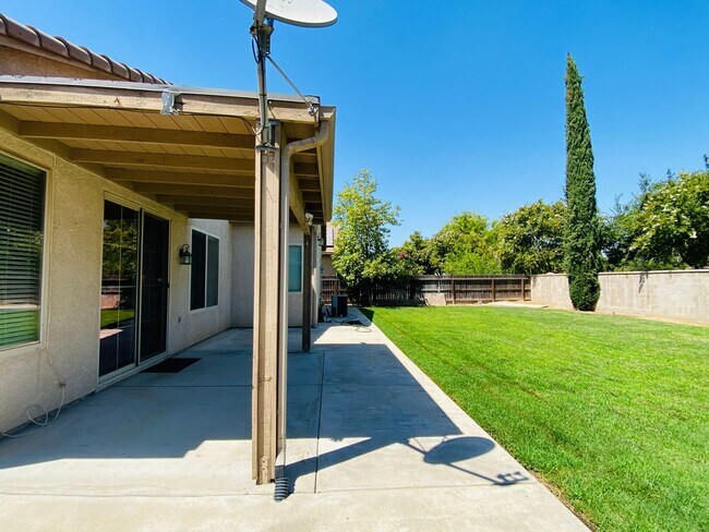 Building Photo - $2,895 Fowler & Church, Spacious 3 Bedroom...