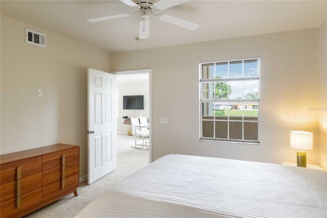 Building Photo - 1050 Villagio Cir