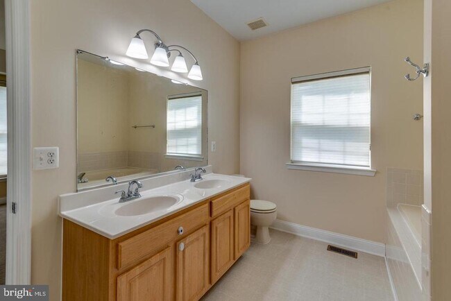 Building Photo - 45921 Altman Ct