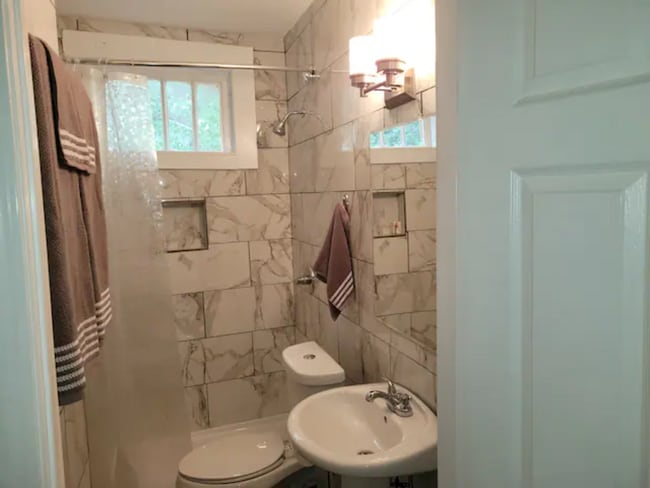 Building Photo - 2033 E 4th St