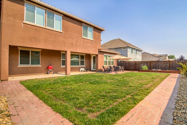 Building Photo - 5706 Desert Mallow St