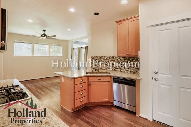 Building Photo - Excellent Condition Hillsboro Home In Great Location!