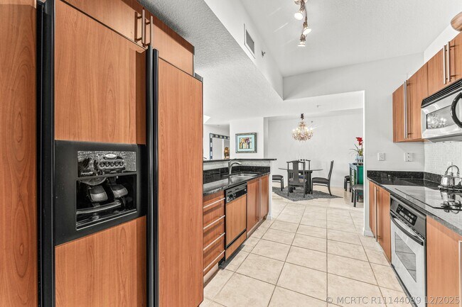 Building Photo - 1551 N Flagler Dr