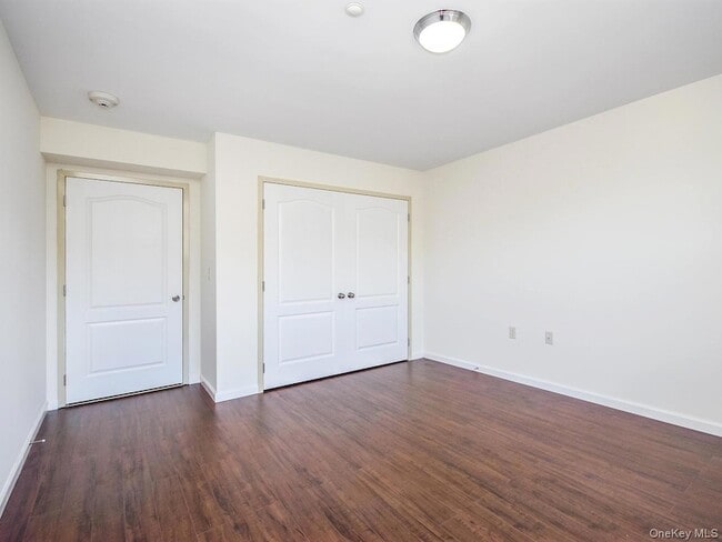 Building Photo - 400 Carney St