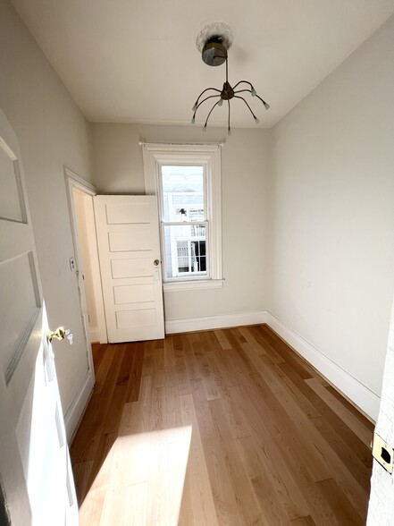 Building Photo - 44A Varennes St