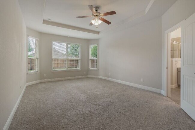 Building Photo - "Beautiful 3-Bed, 2-Bath Retreat in Northl...