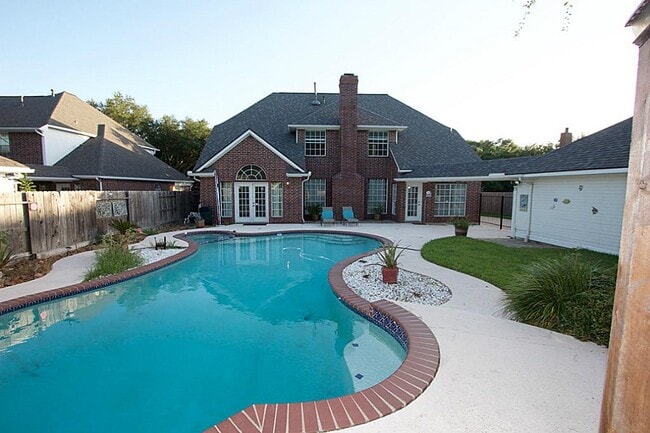 Building Photo - 1615 Greenleaf Oaks Dr