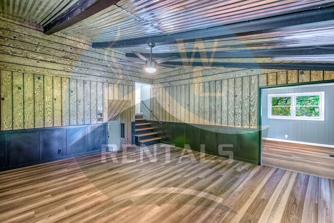 Building Photo - Beautifully remodeled 4 bedroom 2 bath hom...