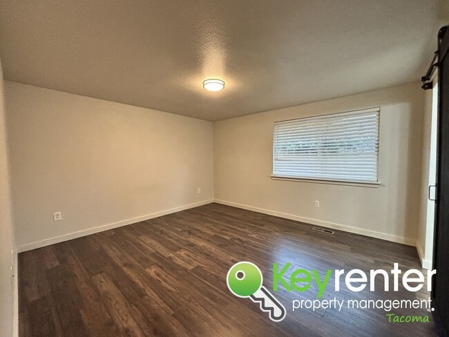 Building Photo - Shared Split level 3 Bed 2 Bath Upstairs Unit with Modern Upgrades Close to JBLM!