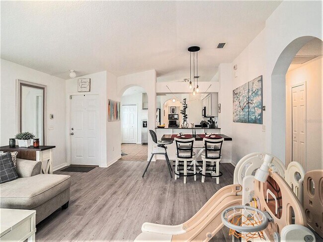 Building Photo - 7833 Carriage Pointe Dr