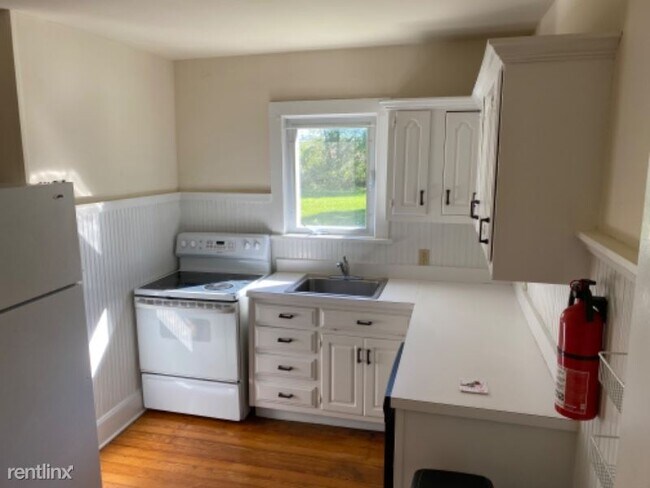 Building Photo - 3 br, 2 bath House - 1303 Valley Road