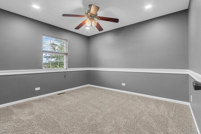 Building Photo - 2S601 River Oaks Dr