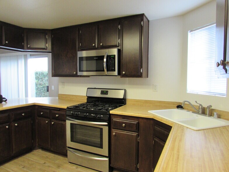 Building Photo - 15916 Rosehaven Ln