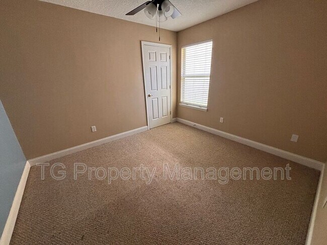 Building Photo - 14160 Fish Eagle Dr E