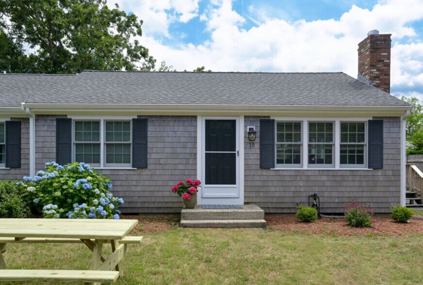 Building Photo - 15 S Village Dr