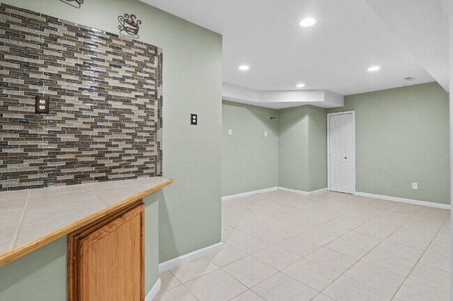 Building Photo - SPEICAL offer- MOVE IN READY 3 bedroom home!