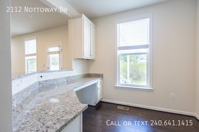 Building Photo - 2112 Nottoway Dr