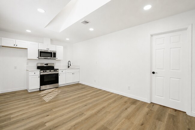 Building Photo - 5822 Virginia Pl