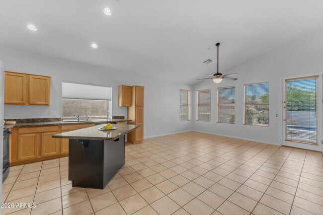 Building Photo - 13867 E Paradise Ln