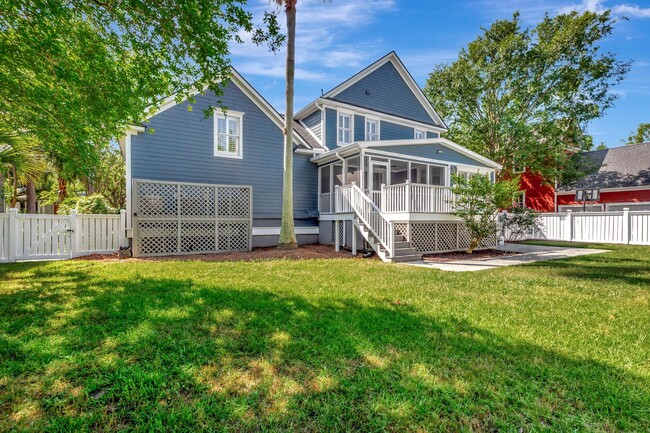 Building Photo - Daniel Island Home