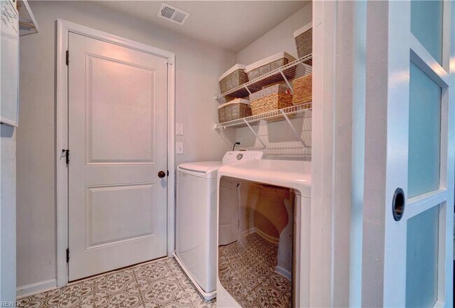 Building Photo - 800 Corcormant Ln