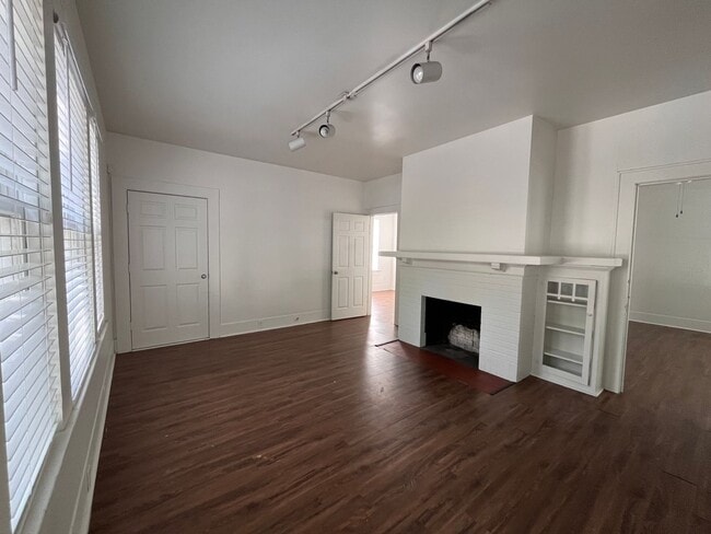 Building Photo - 3bed/1bath Duplex on West Campus - Short Term Lease