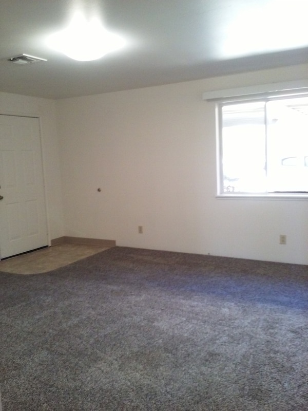 Building Photo - 2152 NW North Hill Dr