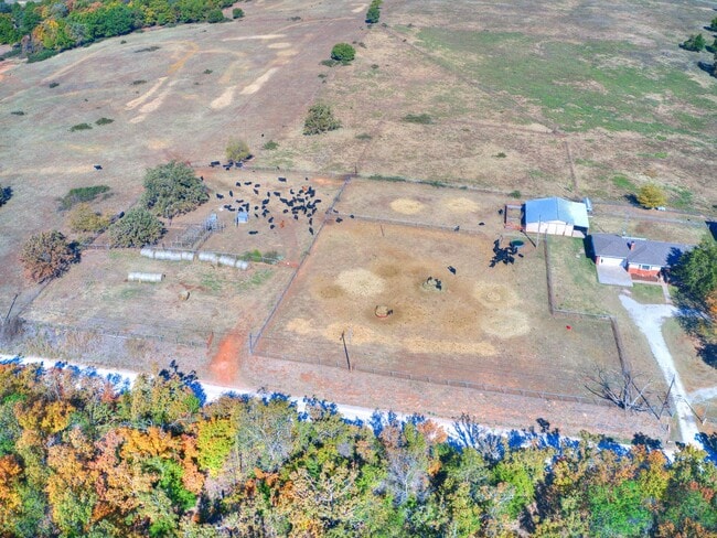 Building Photo - Beautiful 3 bed 2.5 bath home in the Country