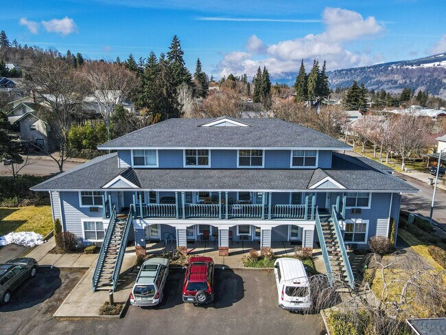 Building Photo - 714 Cascade Ave