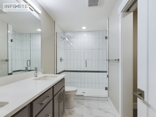 Building Photo - Bozeman Stunner!