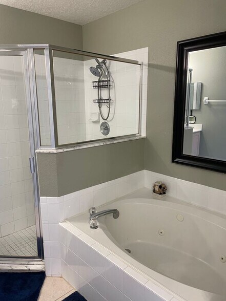 Building Photo - 562 SE Walters Terrace