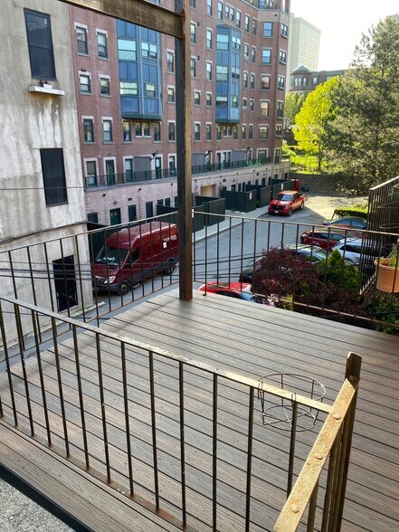 Building Photo - 16 Wellington St