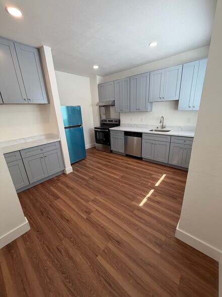 Building Photo - 495 Elwood Ave