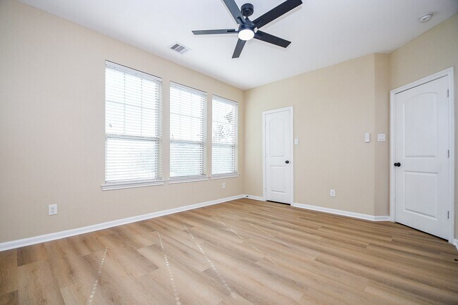 Building Photo - 23310 Isola St