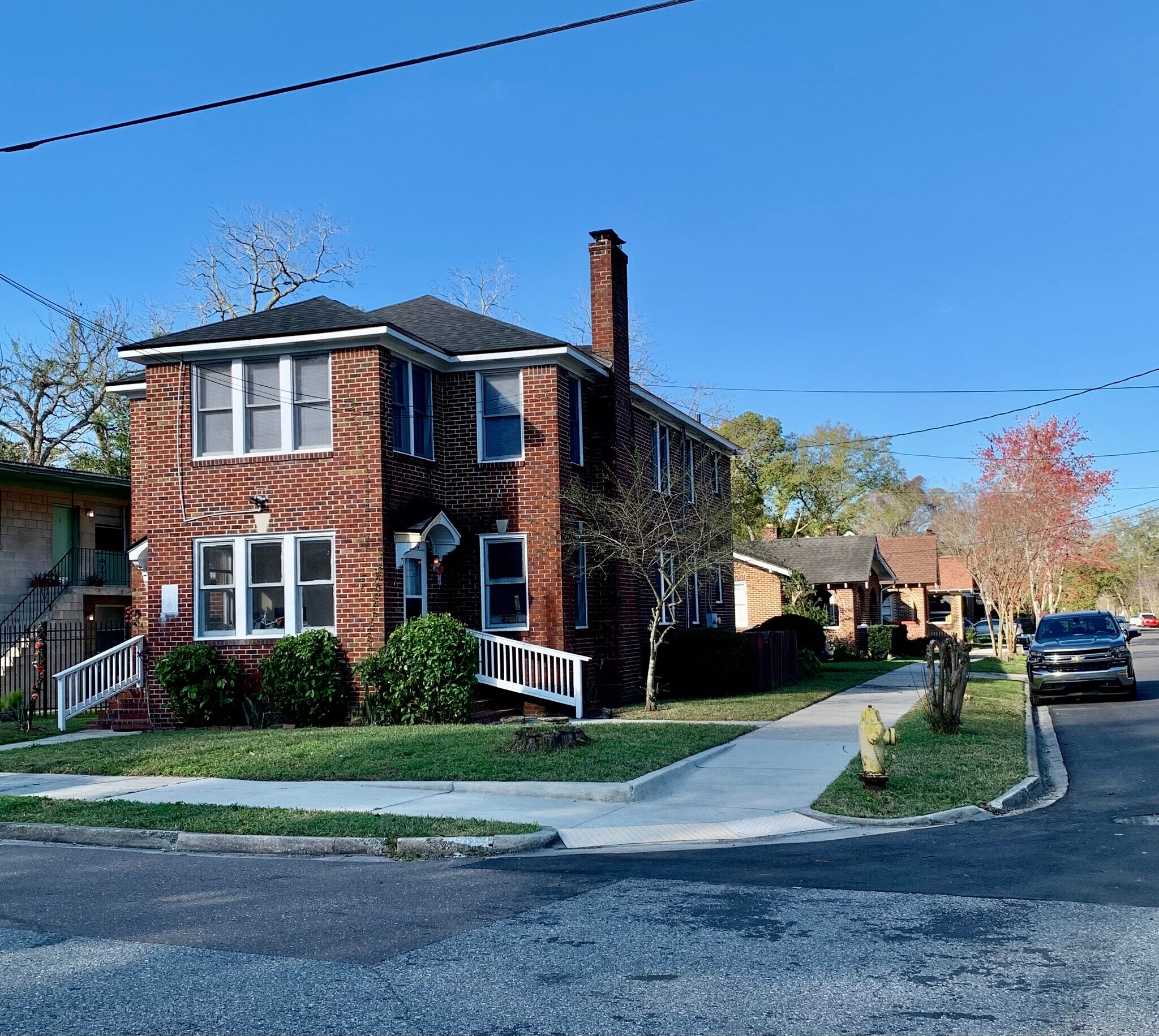 Nice neighborhood, walkable - 768 Acosta St