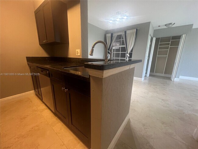Building Photo - 2851 N Oakland Forest Dr
