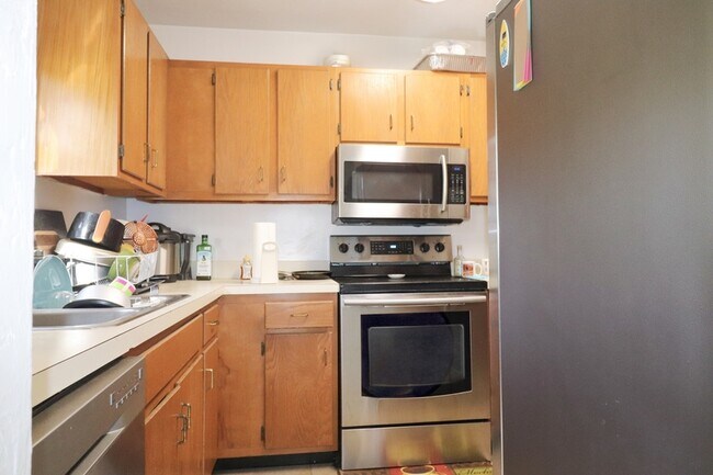 Building Photo - 2300 SW 43rd Street - C